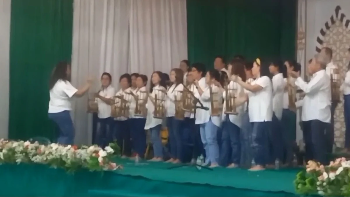 Kolaborasi seni budaya Grup Angklung dari Gereja St. Yohanes Ciamis dalam acara Muharraman di Pondok Pesantren Miftahul Huda Al Azhar, Citangkolo, Kota Banjar, Kamis 18 Juli 2024 malam. (istimewa)