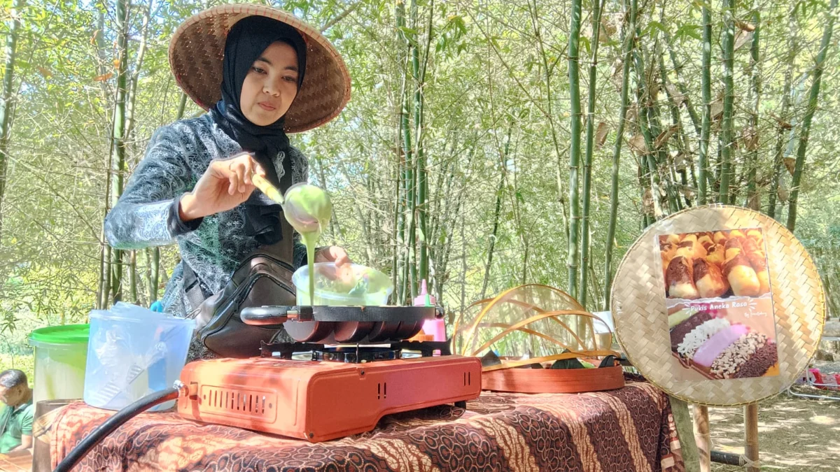 Sejumlah UMKM Menjajakan Dagangannya di Pasar Awi Campernik (Foto: Mong/Jabar Ekspres)