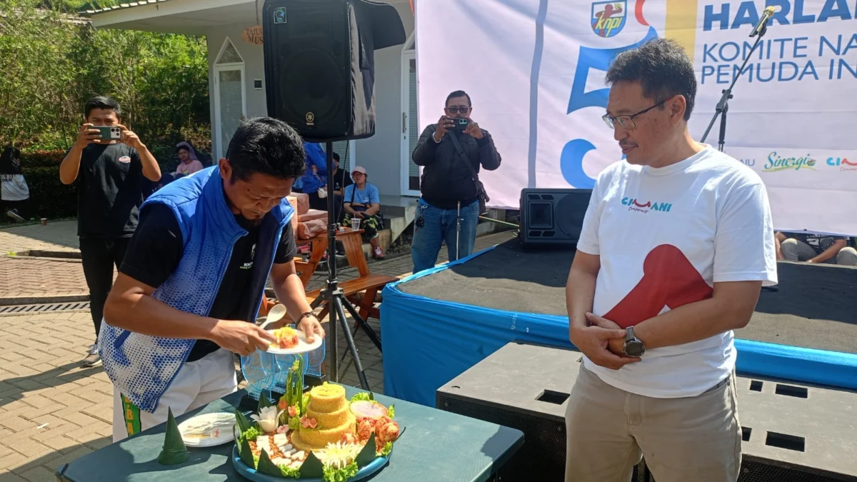 Doc. Potong Tumpeng dalam Kegiatan Hari Lahir (Harlah) KNPI ke-53 di Ekowisata Cimenteng, Cimahi Utara (istimewa)