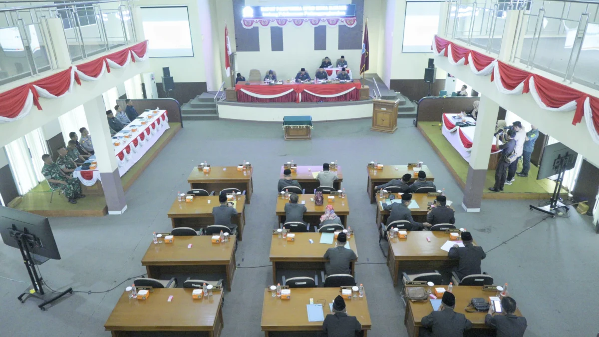 Rapat paripurna yang di gelar di DPRD Banjar belum lama ini. Anggota DPRD Banjar periode 2024-2029 akan segera dilantik. (istimewa)