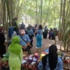 Doc. Situasi Ekowisata Cimenteng Pasar Awi Campernik, Cimahi Utara yang Dipadati Wisatawan (Mong)