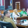 Jajaran Komisi IV DPRD Kota Bogor bersama jajaran Disdik Kota Bogor saat menggelar rapat koordinasi. (Yudha Prananda / Jabar Ekspres)