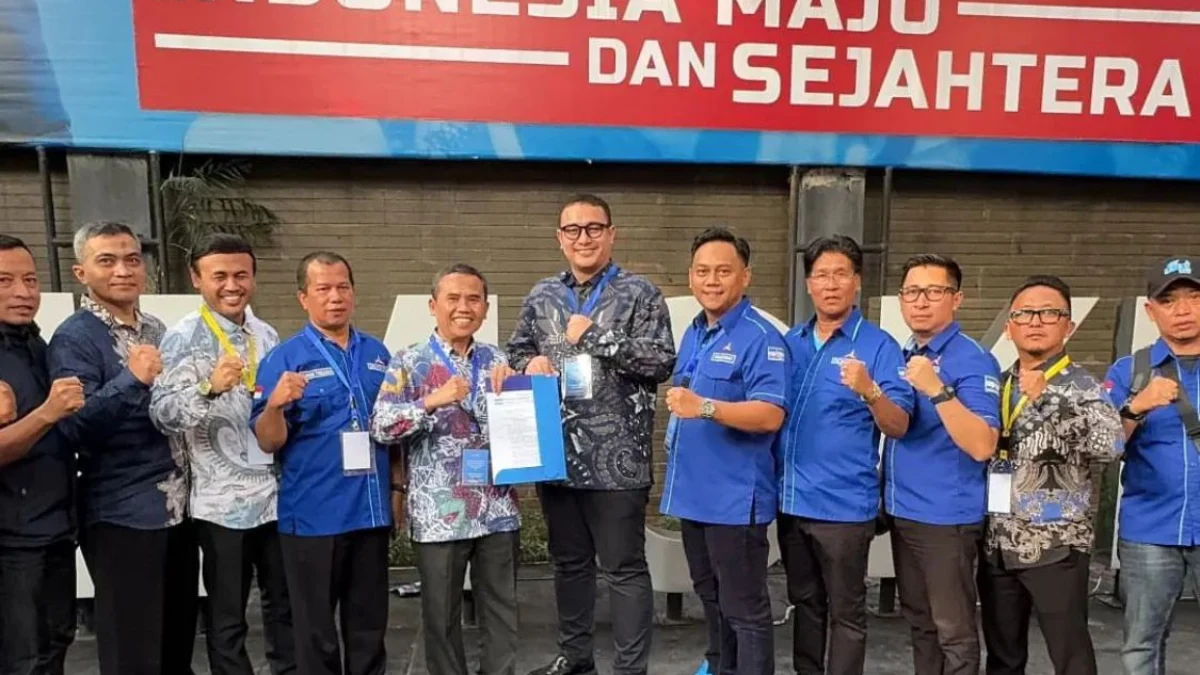 Resmi Berpasangan, Tim Pemenangan Gilang-Didik Akan Dibentuk Gilang dan Didik usai menerima rekomendasi dari Partai Demokrat untuk maju di Pilkada Bandung Barat 2024. Dok instagram (pdemokrat_kbb)
