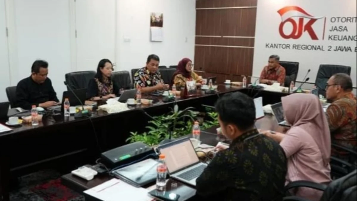 Biro BIA Jabar saat konsultasi ke OJK terkait merger BPR.(ist)