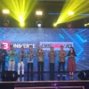 Kerjasama Disway National Network (DNN) dan B Universe Executive Chairman B-Universe Enggartiasto Lukita (empat dari kiri), Komisaris Utama Disway.id Dahlan Iskan (empat dari kanan), bersama (ki-ka): Wakil Direktur Utama B Universe Apreyvita D Wulansari, CEO B Universe Rio Abdurachman, Wakil Presiden terpilih Gibran Rakabuming Raka, Mendagri Tito Karnavian, Direktur Utama Disway.id Yanto S Utomo, saat peresmian kerjasama Disway National Network (DNN) dan B Universe, disela acara Malam Apresiasi Satu Inspirasi 2024, Jakarta, Kamis (25/7/2024). Investor Daily/David Gita Roza