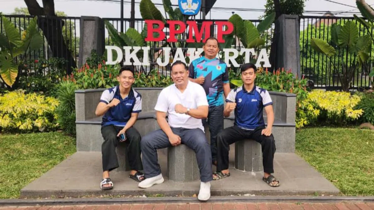 Bangga, Dua Atlet Silat asal Kabupaten Bandung akan Bertanding di Exhibition Olimpiade Paris 2024 Ketua Koni Kabupaten Bandung Yana Suryana bersama kedua atlet silat Zaen dan Oki yang akan bertanding di Exibition Olimpiade Paris 2024. Foto Istimewa