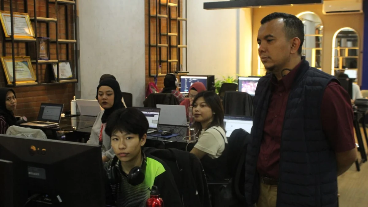 Modal Kampanye Unik dan Konten Viral, Juwanda Optimis Kantongi Rekom Golkar untuk Pilkada Bandung Bakal Calon Wali Kota Bandung dari Partai Golkar Juwanda saat berkunjung ke Kantor Jabar Ekspres, Jumat (26/7). (Foto Muchlison)