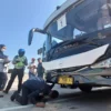 Razia bus telolet yang dilakukan Satlantas Porlesta Bandung bersama Dinas Perhubungan Kabupaten Bandung di kawasan Exit Tol Soroja, wilayah Kecamatan Soreang, Kabupaten Bandung.