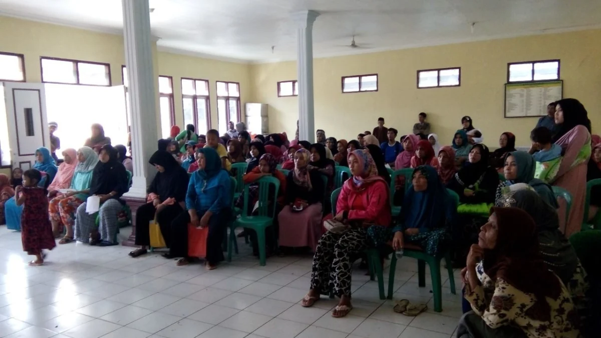 Pegiat koperasi di KBB menyatakan dukungannya kepada Yayat T. Soemitra untuk maju sebagai calon bupati dalam pilkada 2024. Senin (29/7). Foto Jabar Ekspres