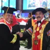 Herman Suryatman Diwisuda sebagai Doktor Ilmu Pemerintahan