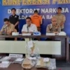 Polda Papua Barat gelar konferensi pers terkait penangkapan Sekretaris KPU Sorong Selatan atas kasus narkoba. (Foto/ANTARA)