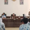 Doc. Jajaran Polres Cimahi Beserta BNN dan KNPI Kota Cimahi saat Memberikan Penyuluhan Bahaya Narkoba dan Judi Online pada Remaja (Mong/Jabar Ekspress)