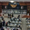 Paripurna penandatanganan nota kesepakatan bersama antara Gubernur dan DPRD atas rancangan KUA dan PPAS APBD 2025, Senin (29/7)