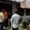 Tim Inafis Polres Cimahi saat lakukan olah TKP penemuan 2 kerangka manusia diduga ibu dan anak di Ngamprah, Kabupaten Bandung Barat. (Foto/ANTARA)