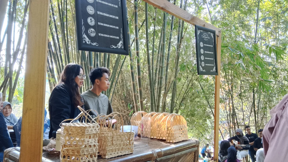 Doc. Sejumlah Pemuda ikut serta Berperan dalam Mendorong Wisata Lokal di Cimahi (Foto:Mong/Jabar Ekspress)