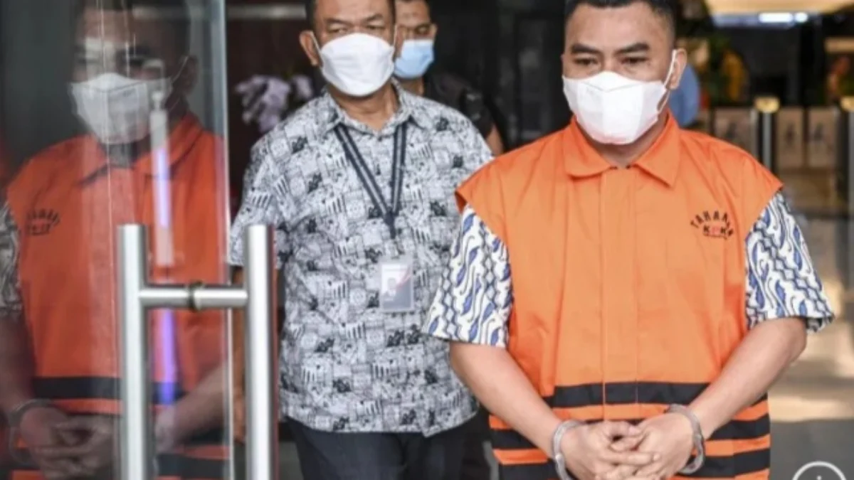 Tersangka koordinator Kelompok Masyarakat (Pokmas) Ilham Wahyudi alias Eeng. (foto/ANTARA)