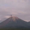 Gunung Semeru erupsi yang terpantau dari Pos Pengamatan Gunung Semeru di Lumajang, Rabu (31/7/2024). (foto/ANTARA)