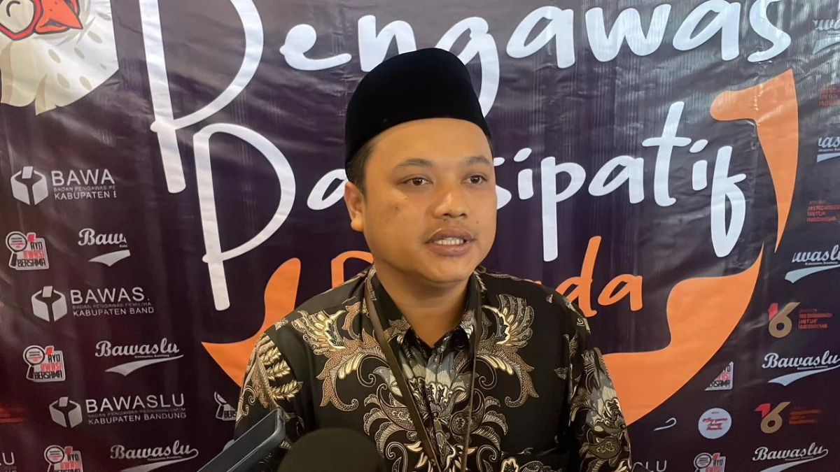 Dadang Supriatna vs Sahrul Gunawan di Pilbup Bandung, Bawaslu Tekankan Pentingnya ASN Jaga Netralitas Koordinator Divisi Pencegahan Partisipasi Masyarakat dan Hubungan Masyarakat (P2HM) Bawaslu Kabupaten Bandung Dede Sodikin saat ditemui seusai kegiatan sosialisasi pengawasan partisipatif di hotel Grand Sunshine, Soreang, Rabu (31/7/2024). Foto Agi Jabar Ekspres