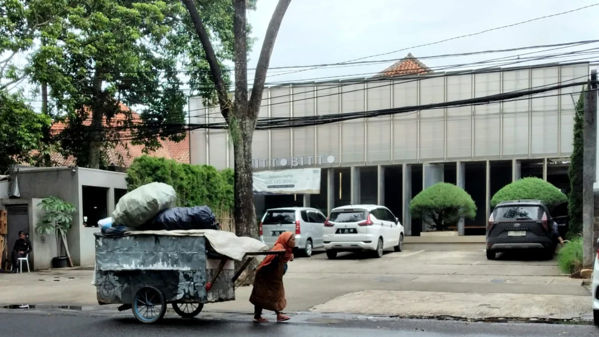 Sebanyak 3,89 Juta Orang di Jabar Miskin, Jumlah di Perkotaan Naik pada Maret 2024 ILUSTRASI : Potret manusia kardus yang berkeliaran di Kota Bandung.