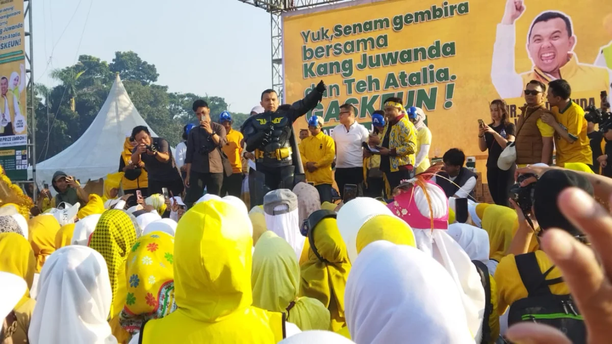 Juwanda Sapa Masyarakat Bandung dengan Kostum Batman