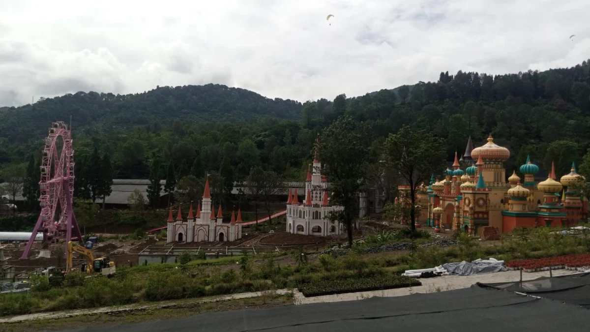 Proyek Bianglala di kawasan puncak Bogor/Foto : Sandika Fadilah /Jabarekspres.com