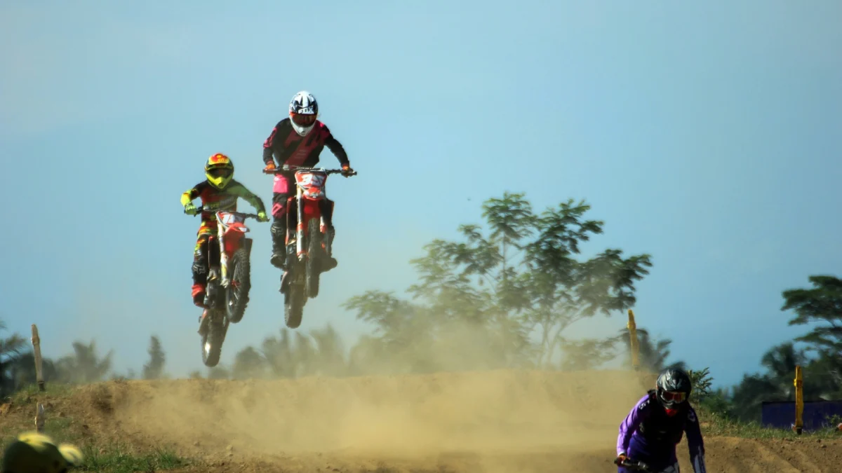 Diikuti Crosser Terbaik! Supercrosser 2024 Dirtwar Energy Digelar di 3 Kota Diikui Crosser Terbaik! Kratingdaeng Supercrosser 2024 Dirtwar Energy Digelar di 3 Kota