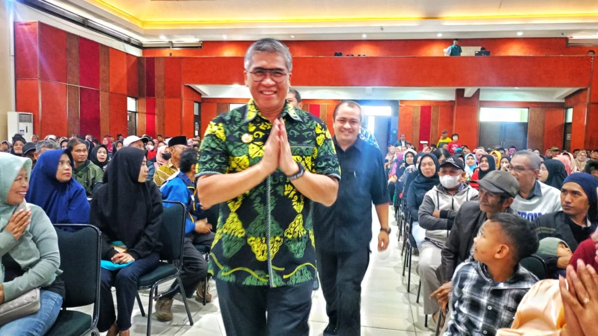 Soal 14 KK dalam 1 Rumah, Pj Wali Kota Cimahi Bakal Ambil Langkah Ini Doc. Pj Wali Kota Cimahi, Dicky Saromi saat Menghadiri Sosialisasi Pelaksanaan Perbaikan Rumah Tidak Layak Huni APBD Kota Cimahi dan APBD Provinsi Jawa Barat tahun Anggaran 2024 di Gedung Techno Park Cimahi (Istimewa)