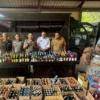 Satpol PP Kota Bogor saat melakukan pemusnahan ribuan botol miras beragam jenis, Senin (8/7). (Yudha Prananda / Jabar Ekspres)