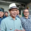 Bupati Bandung Dadang Supriatna saat ditemui di Kecamatan Cileunyi, Kabupaten Bandung. Foto Agi Jabar Ekspres