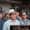 Bupati Bandung, Dadang Supriatna ketika ditemui di Desa Cileunyiwetan, Kecamatan Cileunyi, Kabupaten Bandung. (Yanuar/Jabar Ekspres)