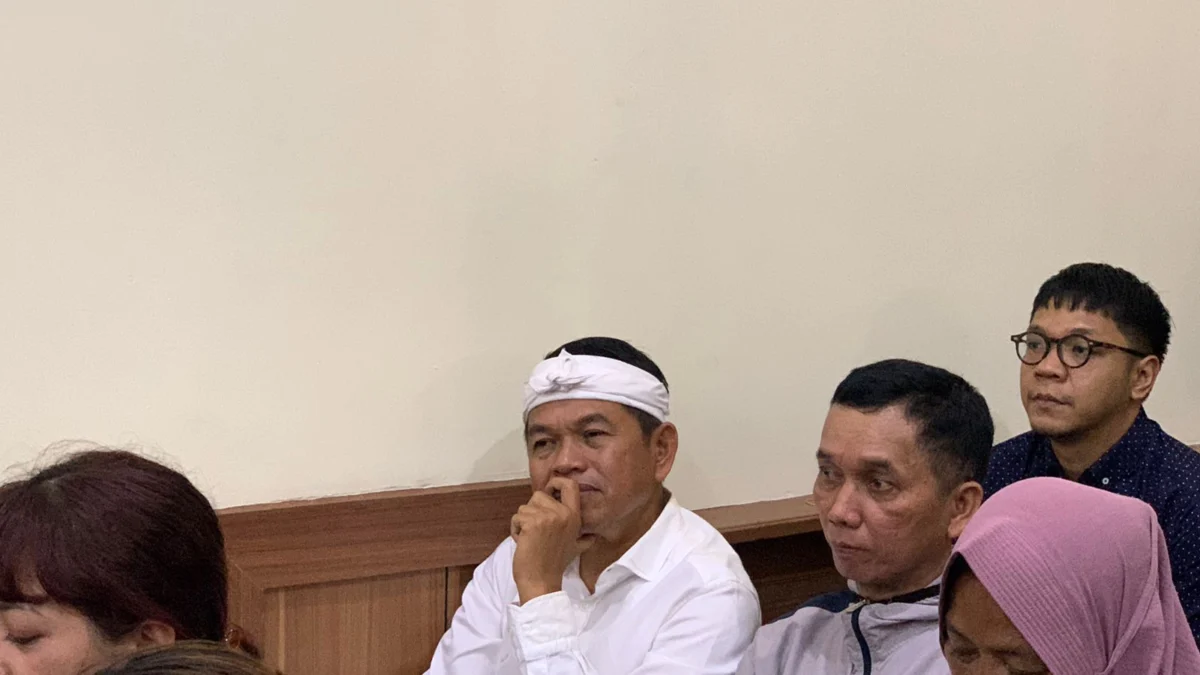 Dedi Mulyadi saat hadir menyaksikan praperadilan Pegi Setiawan, di Pengadilan Negeri Bandung, Selasa (2/7). (Sadam Husen Soleh Ramdhani)