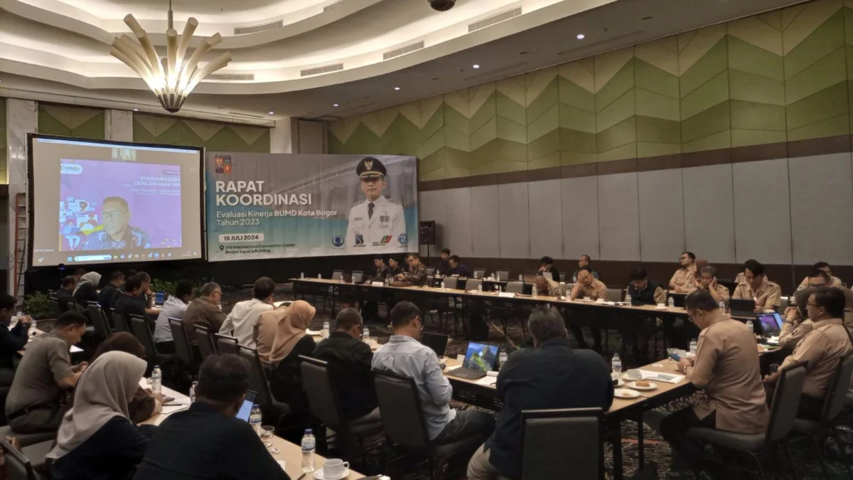 Jajaran Pemkot Bogor saat menggelar Rakor Evaluasi Kinerja BUMD Kota Bogor, Senin (15/7). (Yudha Prananda / Jabar Ekspres)