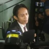 Kuasa hukum Pegi Setiawan Tony RM saat memberikan keterangan kepada awak media di Gedung Tahti, Polda Jabar. (Pandu Muslim/Jabar Ekspres)