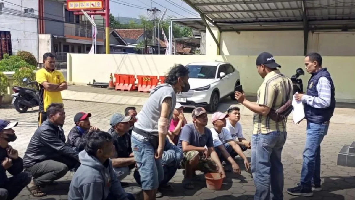 Sebenyak 13 pak ogah berhasil diamankan Polsek Cikancung setelah melakukan pemerasan dan pemaksaan kepada masyaarakat yang melintas. Foto Istimewa