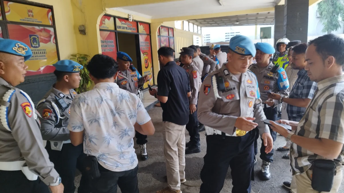 Sidak mengenai Gaktibplin yang dilakukan Sie Propam Polresta Bandung kepada anggota Polsek Cileunyi. (Istimewa)