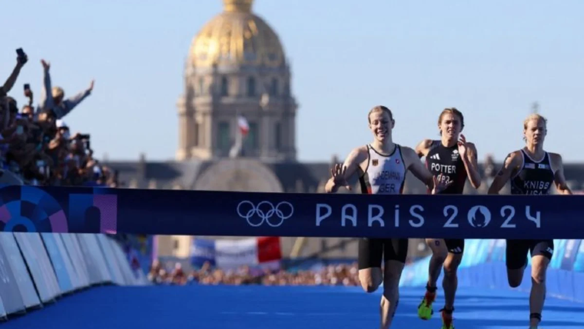 Triatlon Jerman Raih Medali Emas Olimpiade Paris 2024 di Tengah Isu Air Sungai Seine Tercemar Triatlon Jerman Raih Medali Emas Olimpiade Paris 2024 di Tengah Isu Air Sungai Seine Tercemar