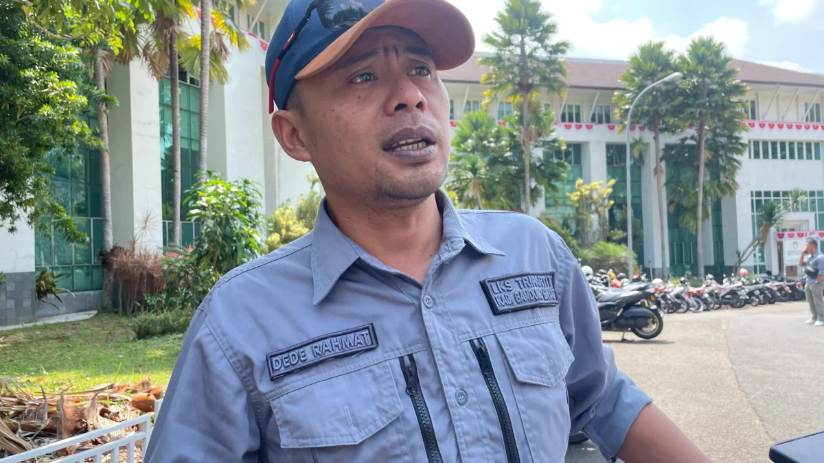 Koordinator koalisi lima serikat pekerja di Kabupaten Bandung Barat, Dede Rahmat. Kamis (15/8). Dok Jabar Ekspres