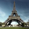 Gegara Nekat Panjat Menara Eiffel Tanpa Alat, Pria Ini Berurusan dengan Polisi!