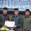 Dewan Perwakilan Rakyat Daerah (DPRD) Kota Bandung menyetujui empat buah Rancangan Peraturan Daerah (Raperda) pada Rapat Paripurna di Gedung DPRD Kota Bandung, Jalan Sukabumi Bandung, Rabu 31 Juli 2024. (Dok. Humas Kota Bandung)