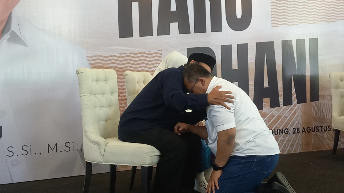 Minta Do'a dan Restu Maju di Pilkada Bandung, Haru-Dhani Sungkem ke Orang Tua