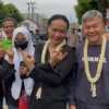 Akhmad Dimyati (kanan) dan Alam Mbah Dukun (dua kanan) usai mendaftar ke KPU Banjar sebagai Paslon Wali Kota dan Wakil Wali Kota Banjar dalam Pilkada Banjar tahun 2024, Rabu 28 Agustus 2024. (Cecep Herdi/Jabar Ekspres)