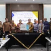 penandatanganan Perjanjian Kerja Sama (PKS) Pemanfaatan Layanan Program Pensiun Melalui DPLK untuk Pegawai Bank Sulawesi Utara Gorontalo (Bank SulutGo) dengan bank bjb.