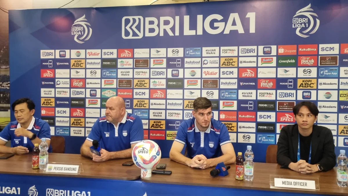 Persib Siap Libas Arema FC di SJH, Bojan Hodak: Menangkan Pertandingan! Dok. Preskon Persib Bandung jelang laga Arma FC di Stadion Si Jalak Harupat, Soreang, Kabupaten Bandung Minggu besok. Sabtu (24/8). Foto. Sandi Nugraha.