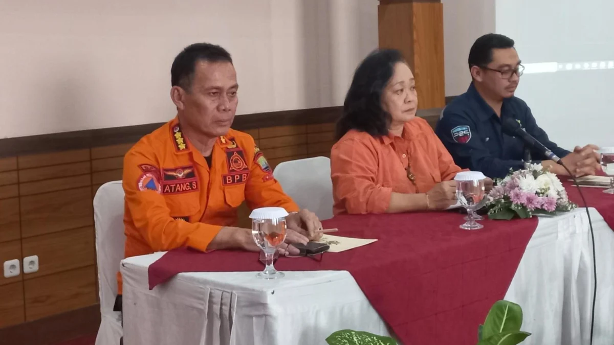 60 Persen Wilayah Kabupaten Sumedang Terancam Kekeringan, BPBD Siapkan Skema Ini! Kalak BPBD Kabupaten Sumedang, Atang Sutarno (ujung kiri) saat melakukan rapat koordinasi bersama stakeholder terkait.