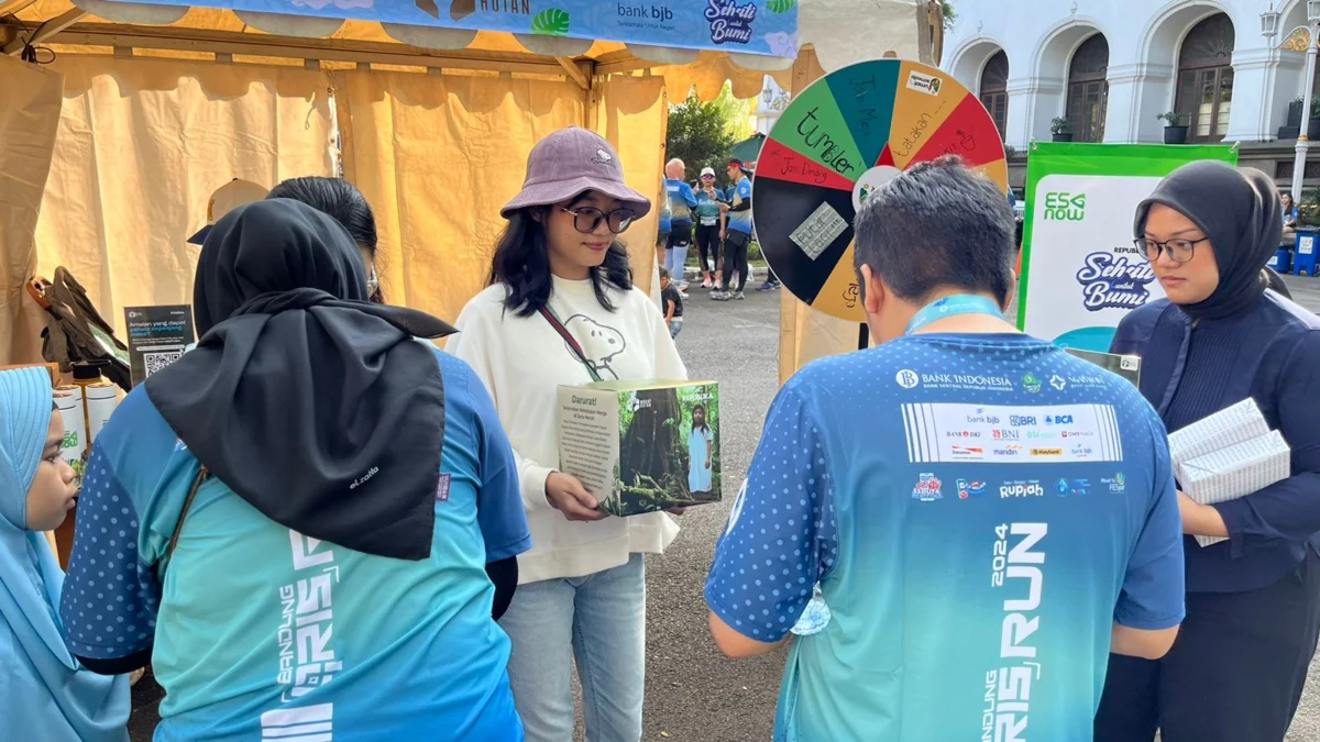 Selamatkan Hutan di Jabar, Wakaf Hutan Ajak Masyarakat Berwakaf Wakaf Hutan kolaborasi antara Yayasan Hutan Wakaf Bogor dan MOSAIC, mengajak masyarakat untuk berkontribusi dalam pelestarian hutan di Jawa Barat melalui wakaf.