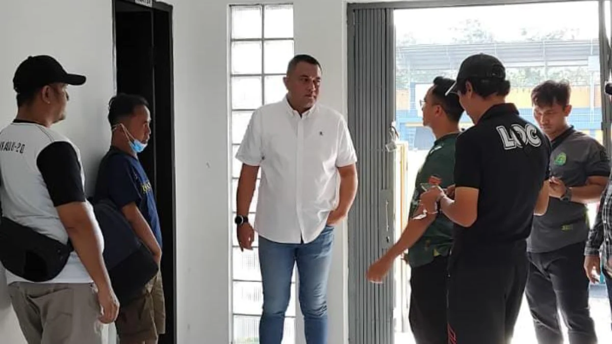 Ketua DPRD Rudy Susmanto saat mengunjungi seleksi perdana Persikabo. Foto : Istimewa