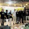 Ratusan seniman dan budayawan “Imah Urang keur Bandung” saat menyatakan dukungannya kepada Muhammad Farhan untuk maju menjadi bakal calon walikota Bandung di Pilkada 2024.