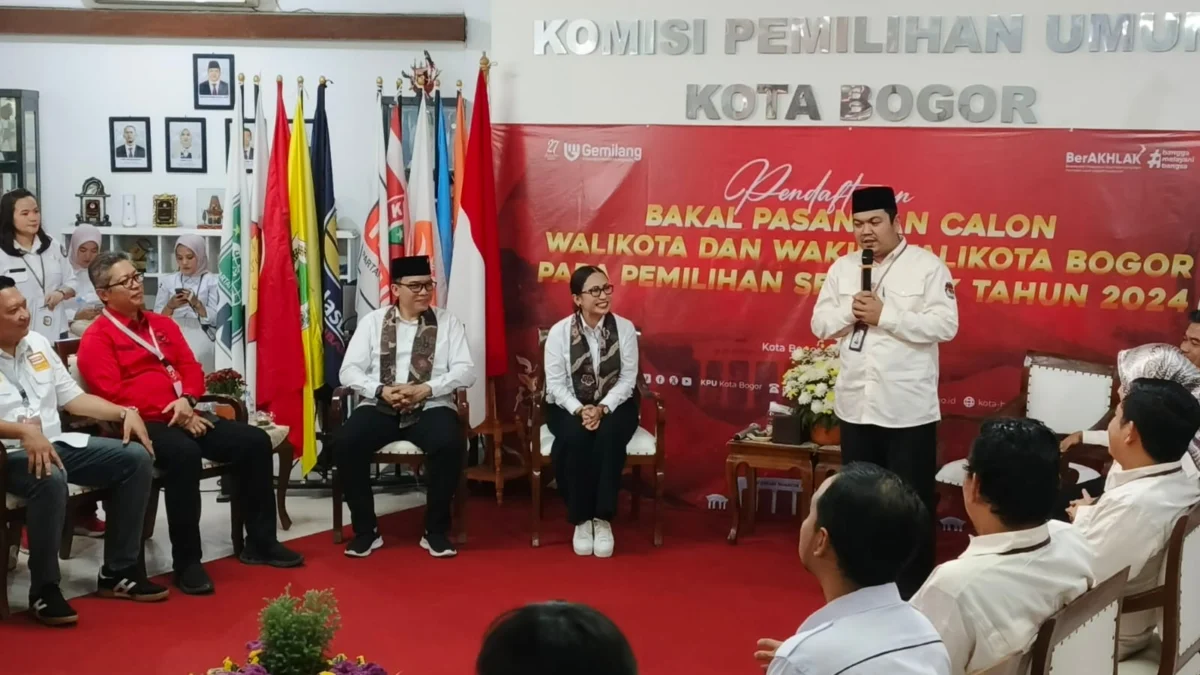 Pilkada Kota Bogor Diikuti 5 Pasangan Calon Wali Kota dan Wakil Wali Kota Ilustrasi: Ketua KPU Kota Bogor, Muhammad Habibi Zaenal Arifin saat menyambut salah pasangan calon wali kota dan wakil wali Kota Bogor, Kamis (29/8). (Yudha Prananda / Jabar Ekspres)