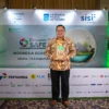 SEVP Enterprise Risk bank bjb Asep Dani Fadilah saat menerima penghargaan Katadata Green Initiative Awards di Grand Ballroom Hotel Indonesia Kempinski Jakarta pada Rabu, 7 Agustus 2024.