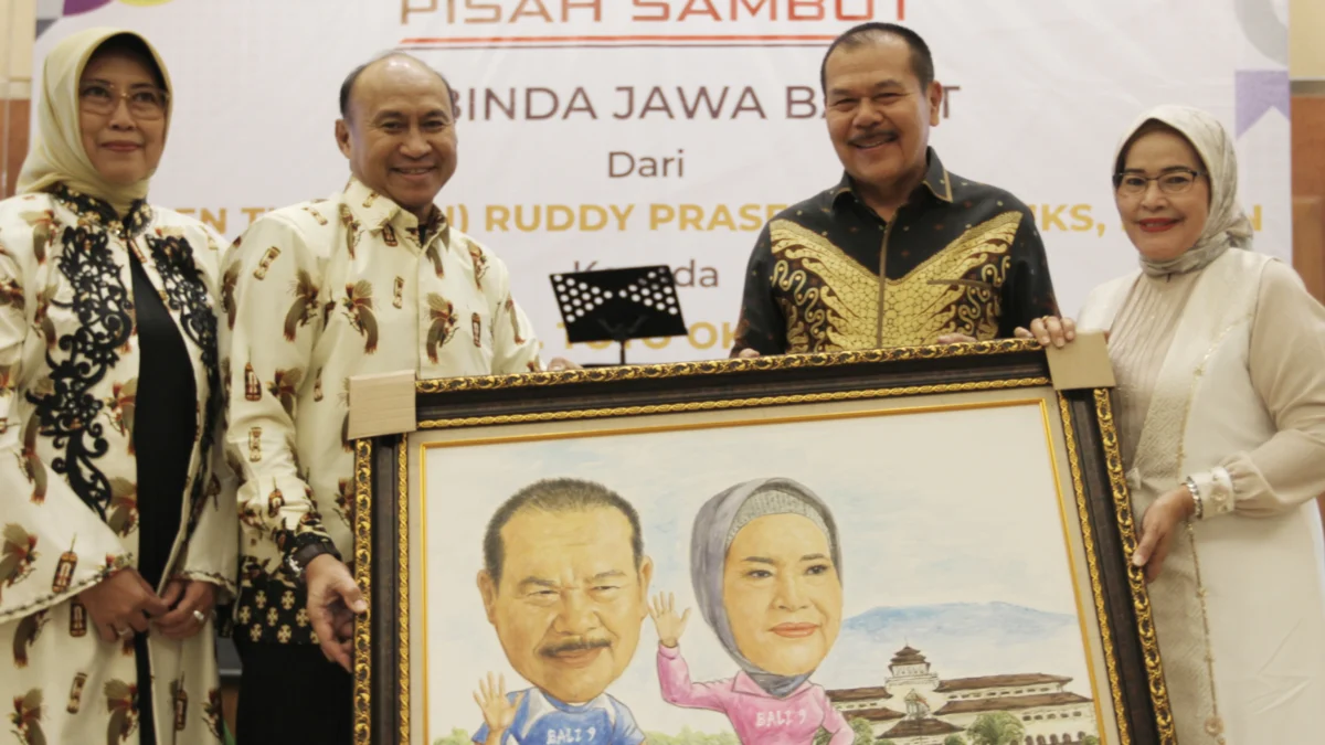Gantikan Ruddy Prasemilsa, Toto Oktaviana Jabat Kepala Badan Intelejen Daerah Jabar Pisah sambut Brigjen TNI R Toto Oktaviana menjabat sebagai Kabinda Jabar yang baru menggantikan Mayjen TNI (purn) Ruddy Prasemilsa, Jumat 9 Agustus 2024 malam.